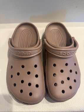 CROCS Classic Clog in Chocolate Brown